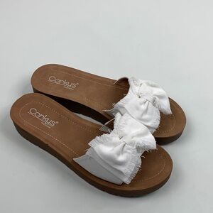Corkys White Bow Tan Brown Slide Sandals Size 9 Raw hem bow design cushion NEW